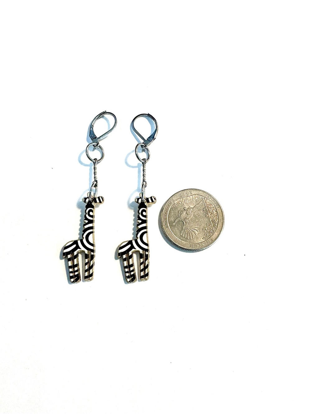 ๐ Giraffe Alloy and Enamel Dangle Earrings - Picture 3 of 4